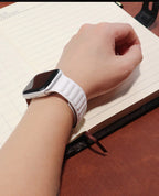 Pulseira De Couro Com Ligação Para Apple Watch Ultra 2 49mm / 44mm / 40mm / 38mm / 42mm / 41mm / 45mm Com Pulseira Magnética / Iwatch / Segues 8 / 7/ 6 / Se / 5 / 4 / 3 / 2Pulseira De Couro Genuíno Para